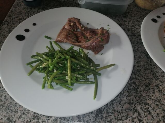 Plat du jour gigot d'agneau & haricots verts 