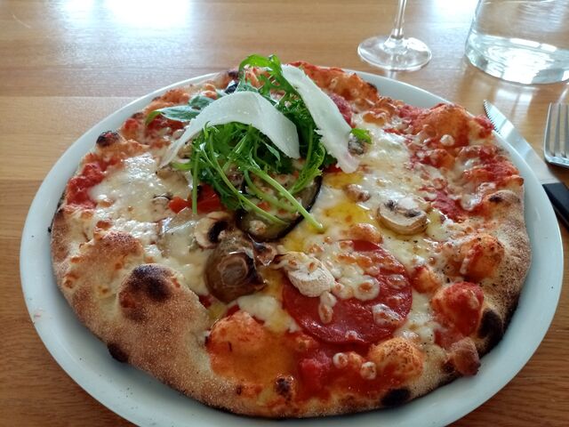 quelques essais avant ouverture de notre four à Pizza