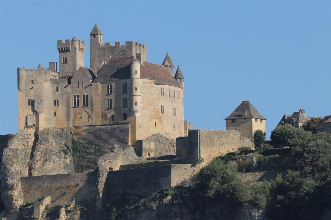 Vue panoramique sur le château de Beynac 