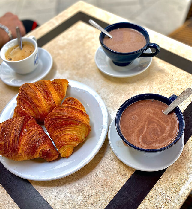 Petit déjeuner, Chocolat chaud, café, mocca...