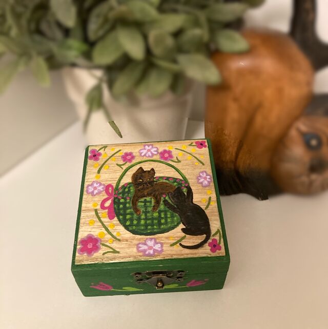 Egyedi kézzel festett cicás dobozok