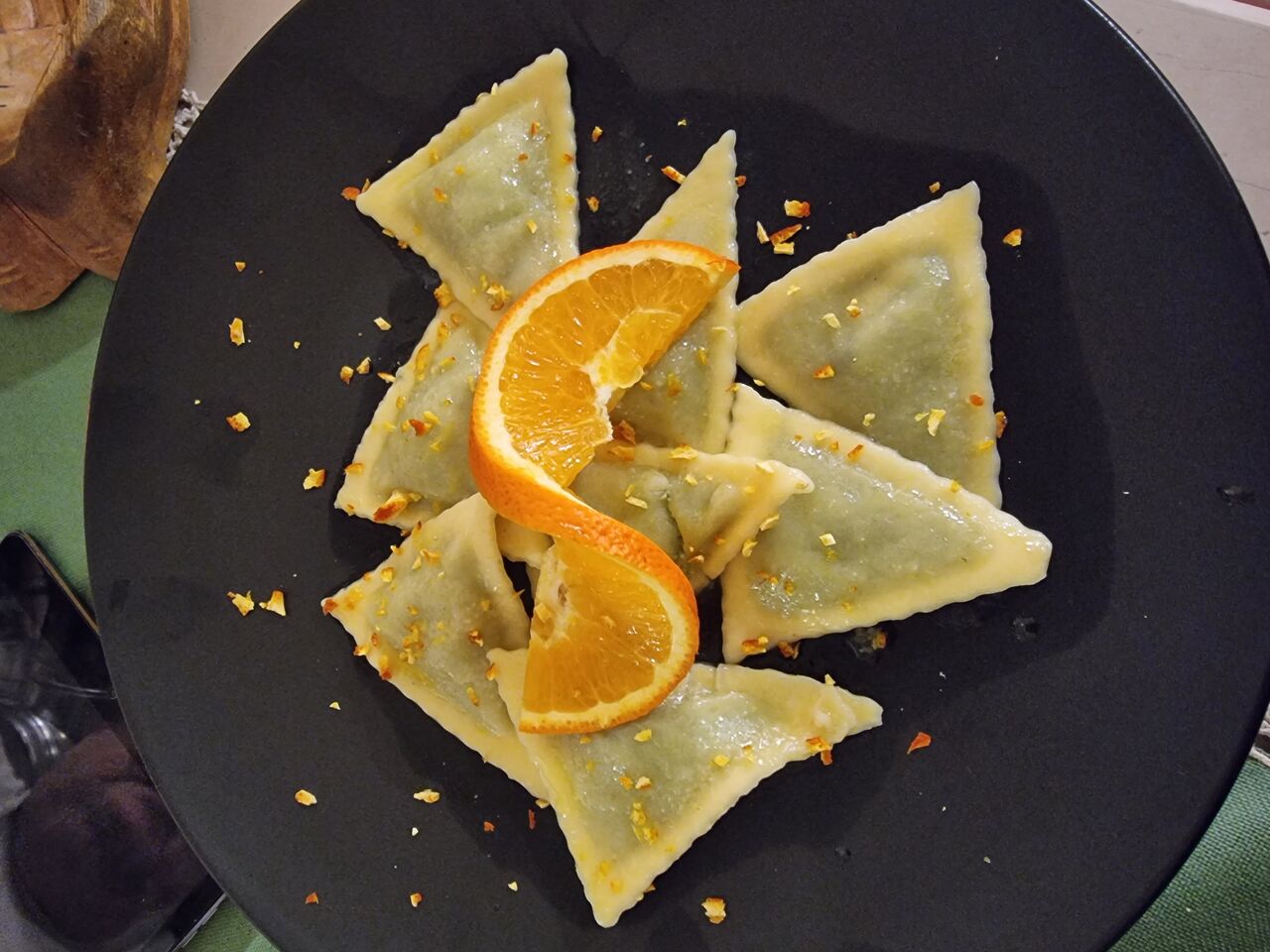 Magri ripieni di ricotta e spinaci con crema d'arancia 