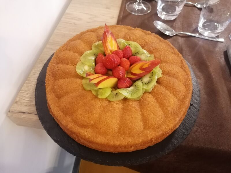 Gâteau spéciale sur commande. Ici un Baba au rhum géant