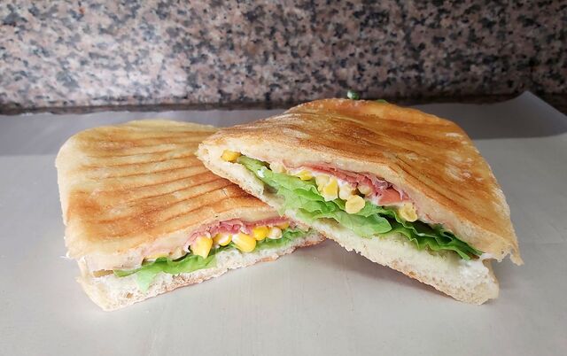 Sendvič pršut - sir