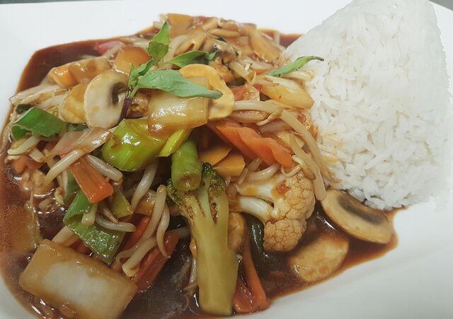 Veggie Pfanne knackfrisches Gemüse mit hausgemachter Sauce