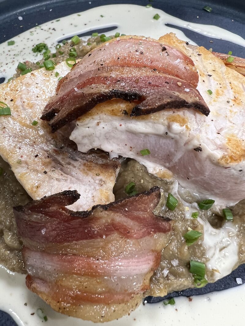 Le Steak d’Espadon à la Plancha, Crème d’Ail Douce, Caviar d’Aubergines et Pancetta
