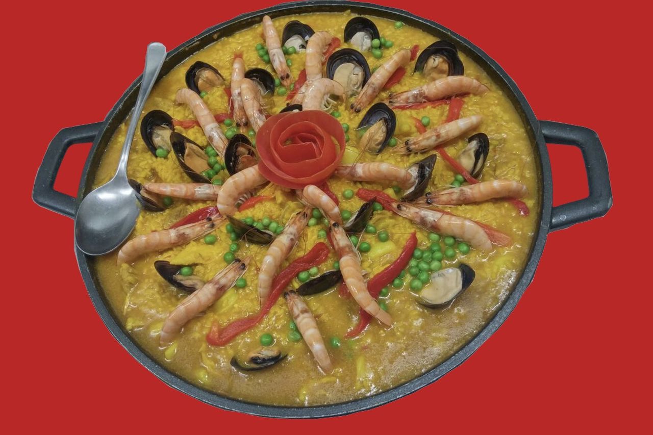 Paella todos los domingos y festivos, también por encargo