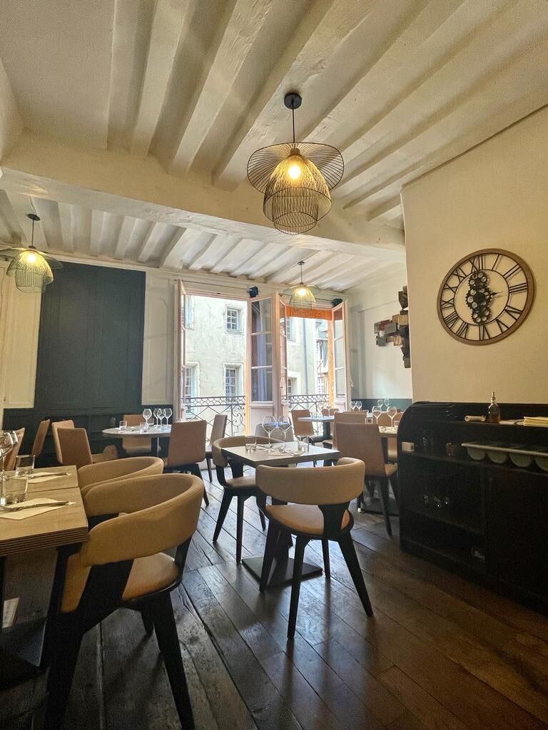 Salle à l'étage No Title