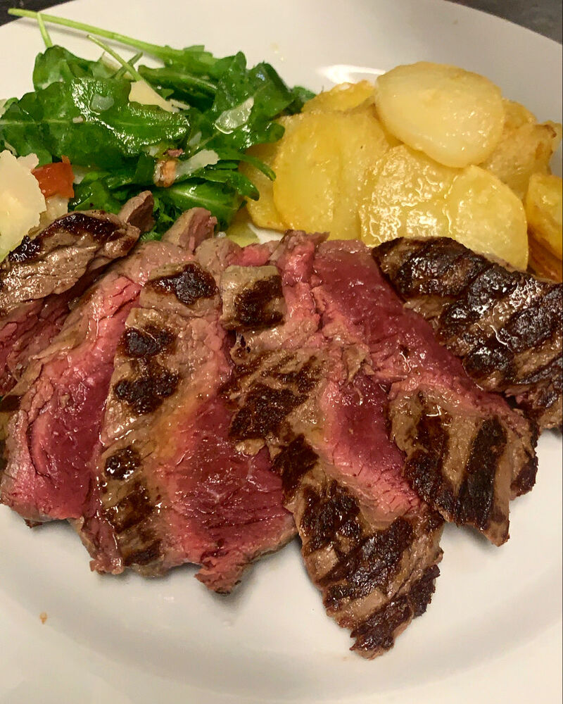 Tagliata de Bœuf • Pommes de terres au four & Salade