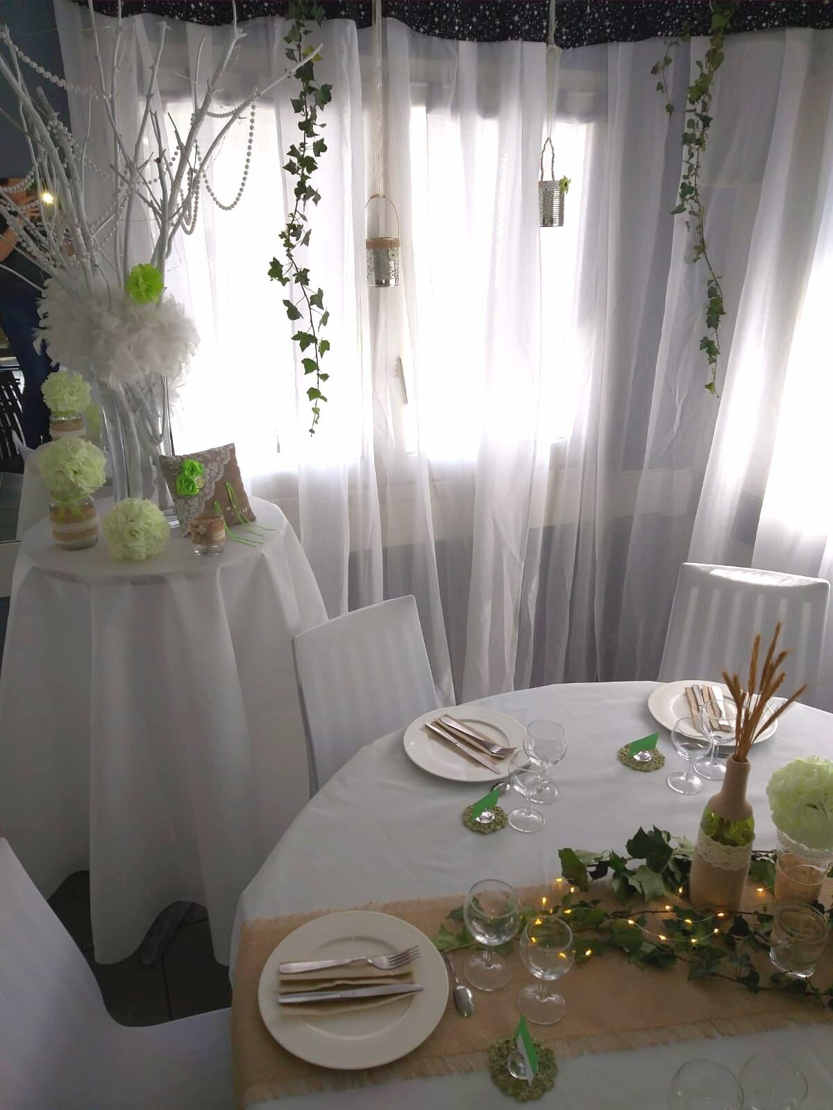 Location housse de chaise
location vase martini
Location pieds et fond rideau 