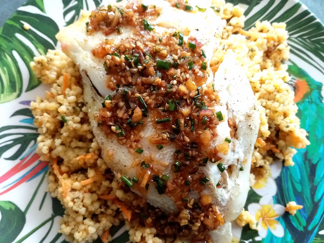 Salade de perle de blé, wakamé,carottes, filet d'aiglefin à la plancha sauce vierge soja-sésame