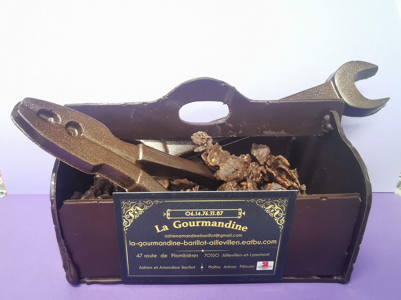 Caisse à outil chocolat (15cm x 10cm x 8cm) 22€00 300g