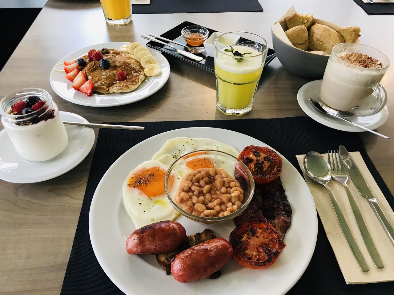 Brunch na Linha é do Etc&Tal
MENU Etc&English 18,60€
Em TakeAway e Delivery (gratuito até 5 kms)
*as bebidas só para Delivery