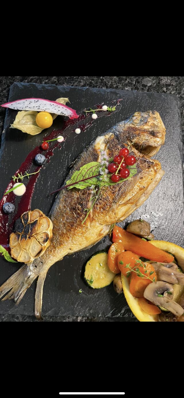 Gegrillte Dorade mit Gemüse