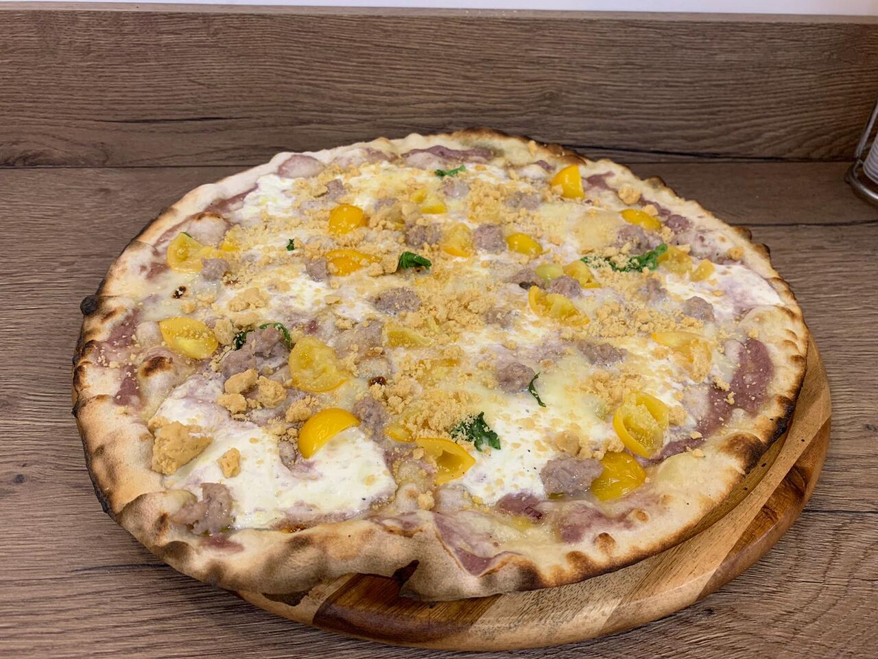 “La Tarallo” Crema al vino rosso, stracciatella, salsiccia a punta di coltel