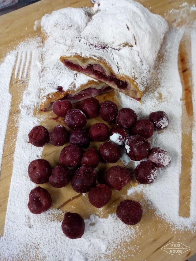 Warkocz z wiśniami
cena 11.00 zł