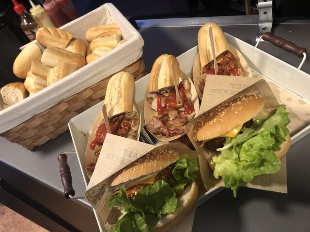 Chicken Burger, Vegie Burger & Currywurst