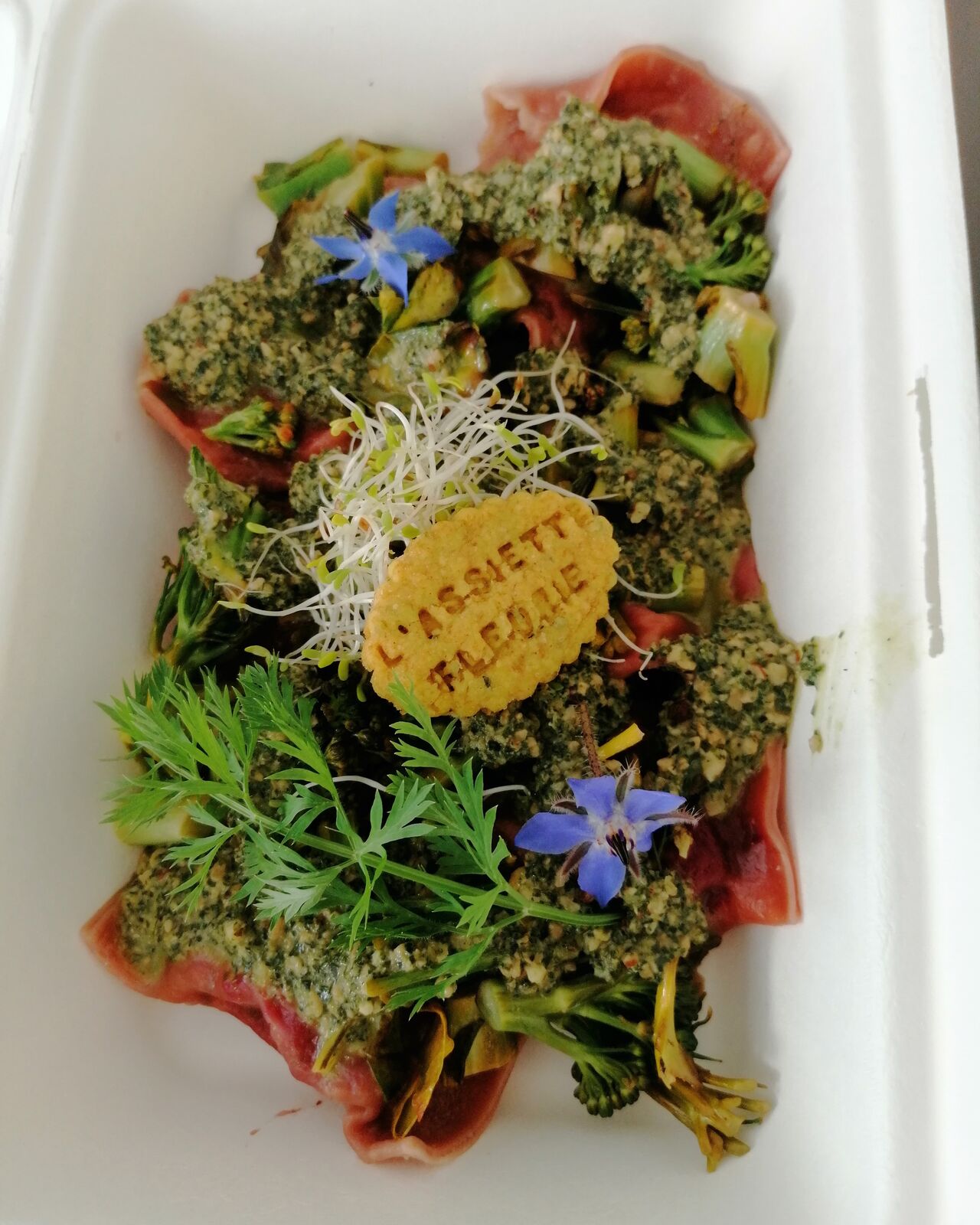 Raviolis Maison colorés, sauce au pesto de fanes de radis