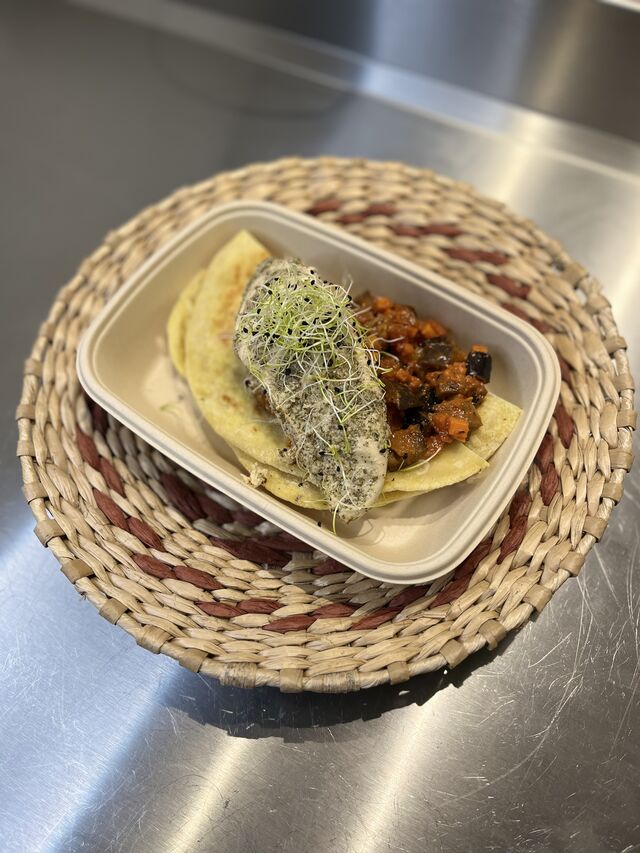 Couscouma, poulet mariné, petit légumes 