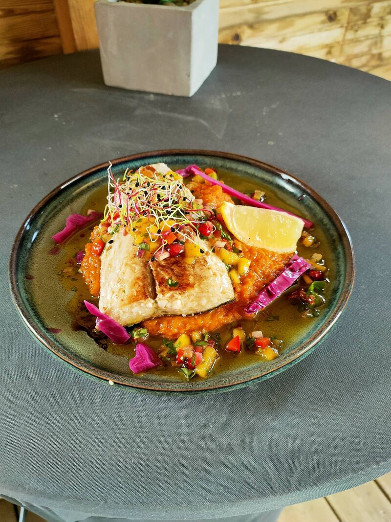 La cantine Villejames : Filet de merlu sur une mousseline de carottes
