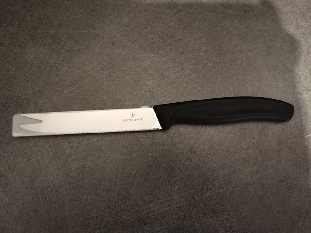 Couteau charcuterie/fromage Victorinox=9.90€ 