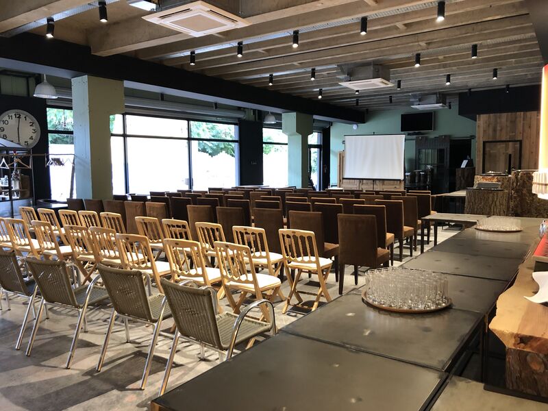 Aperçu disposition pour une réunion d'entreprise (95 personnes)