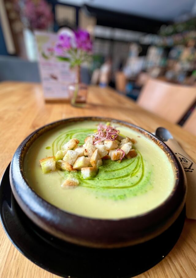 Zupa krem z cukinii z grzankami 