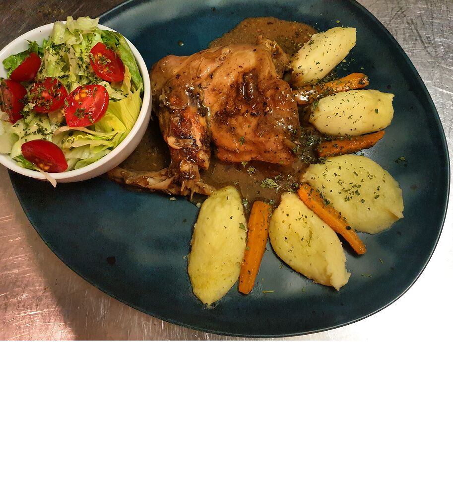 Le BOHEMIA vous propose une cuisine
traditionnelle faite maison, avec des
produits frais et locaux.