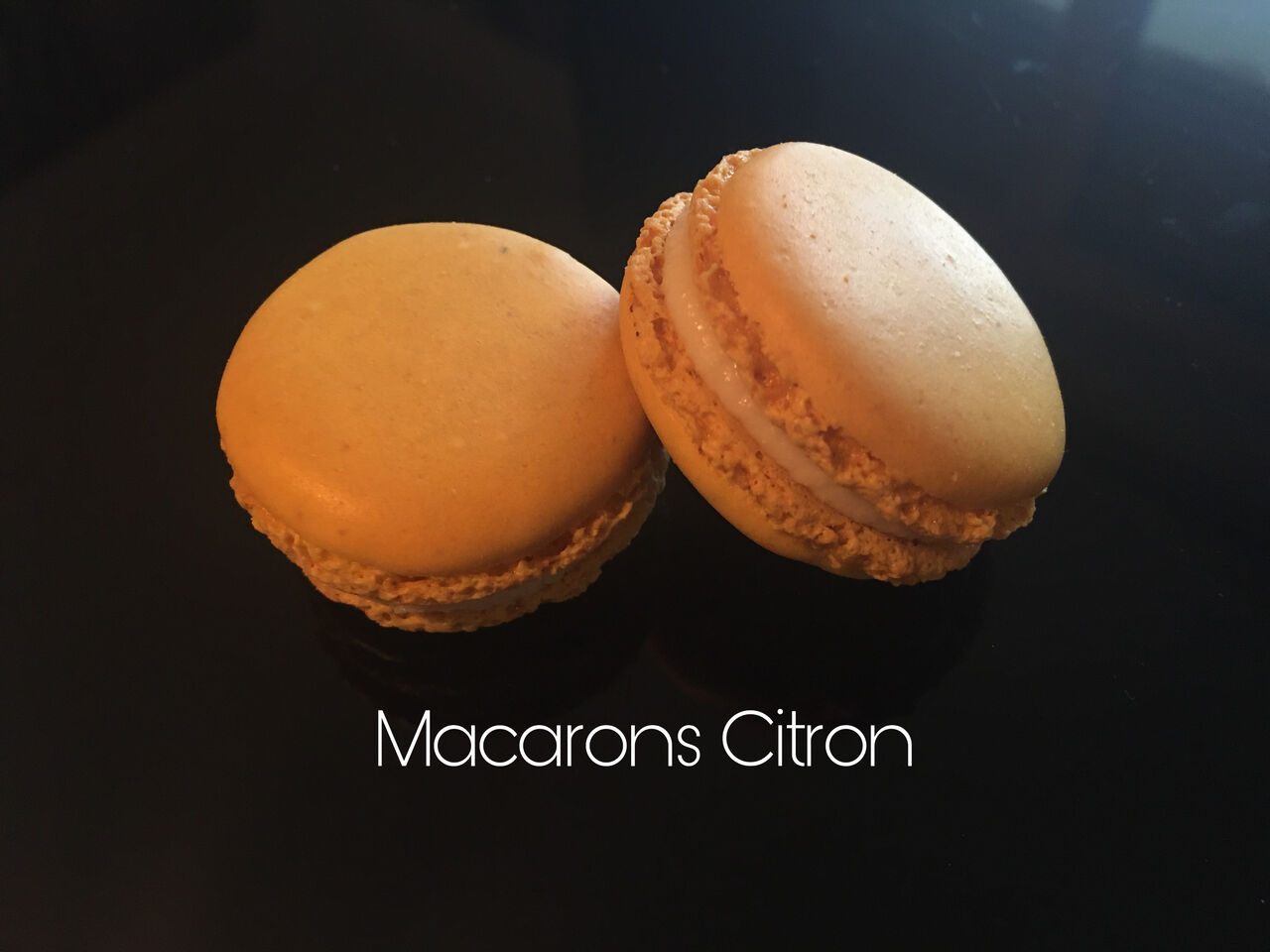 Nos macarons sont faits maison à base de purée de fruit et de ganache traditionnelles.
Tout nos magasin sont à 1,50€ pièce 
