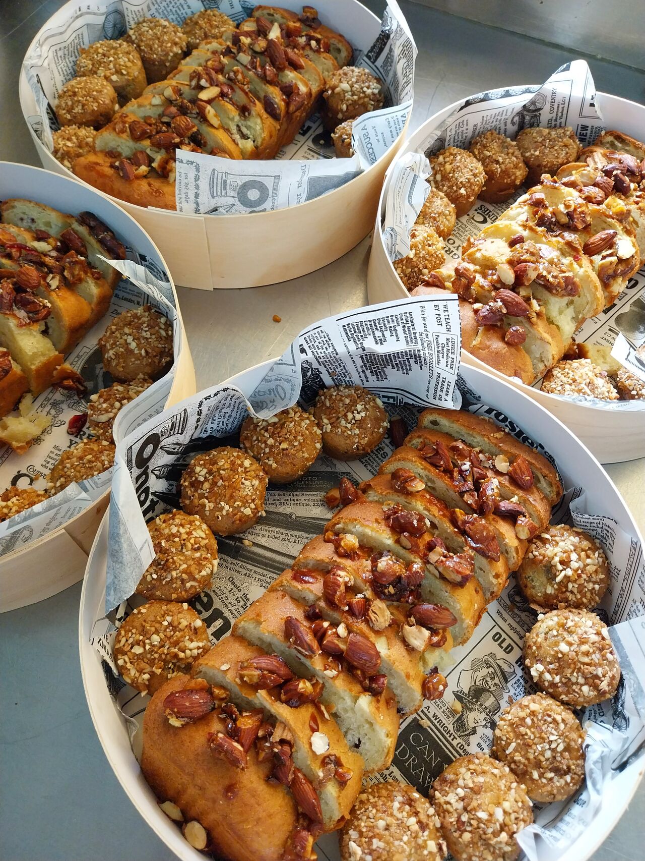 Box cake aux poires, cranberry, amandes et mini pirog aux abricots et pralin