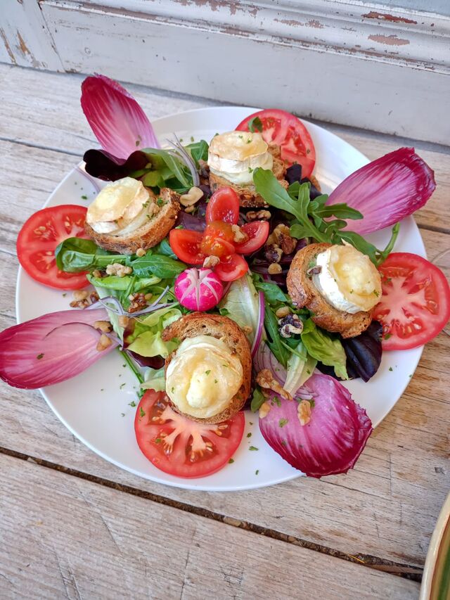 Salade de chèvres chaud 