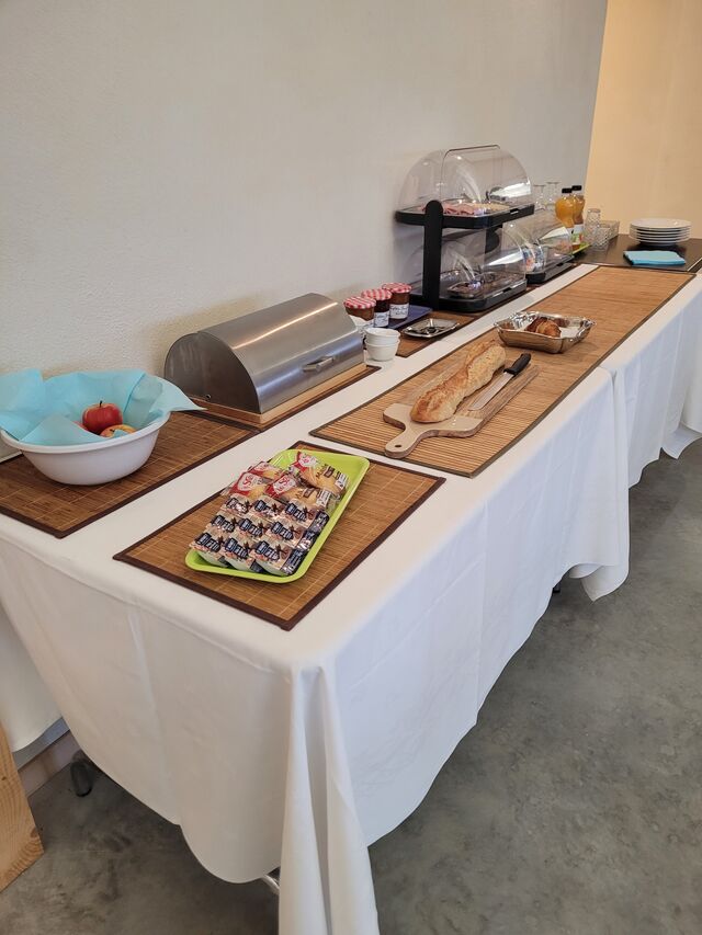 Salle de réception - buffet petit déjeuner