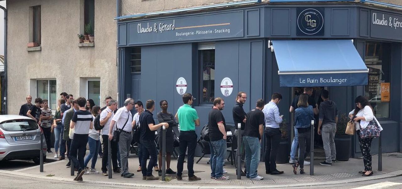 Avez vous goûté nos nouveaux produits ?
N’avez pas peur de la file d’attente nous honorons votre commande en moins de 6 min !!!