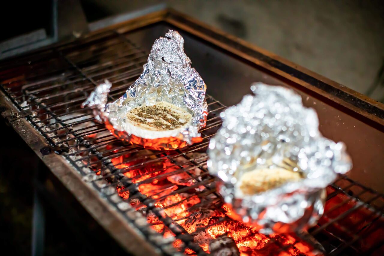Fromage fondu à la braise & son mélange de salade 18€ pour 4 pers