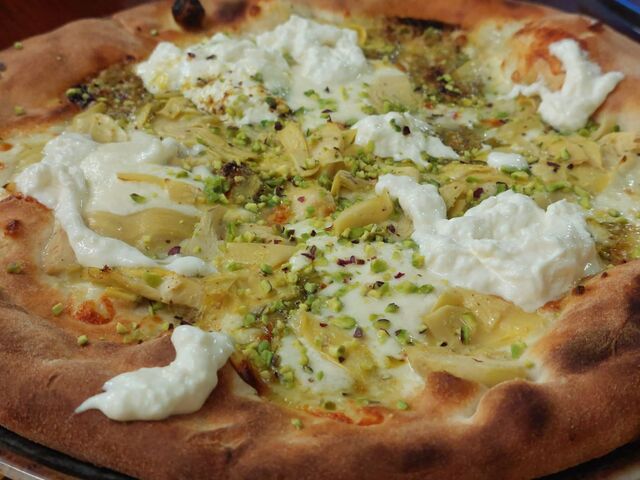 Bianca stracciatella mozzarella pistacchio carciofi