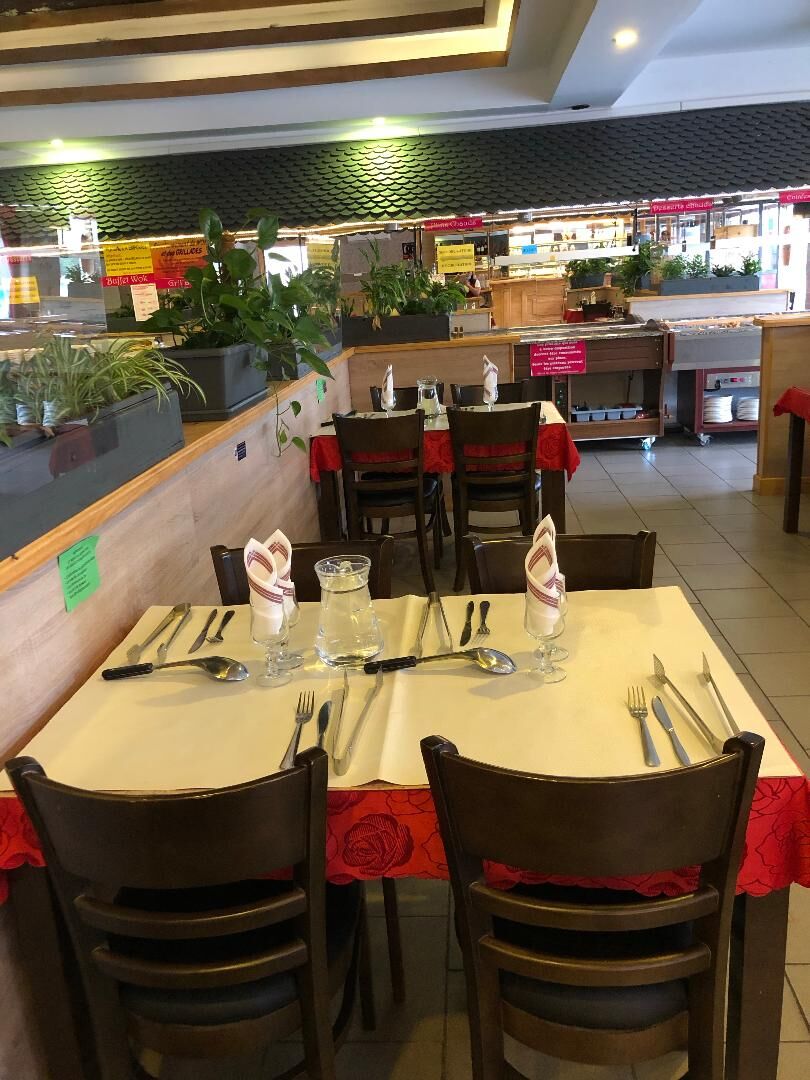 Des pinces et des cuillères individuelles pour service