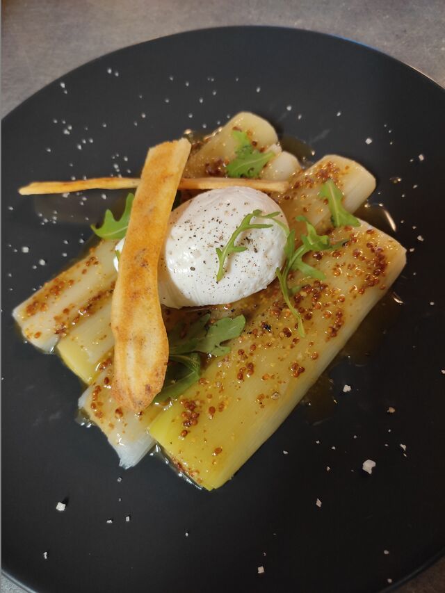 Poireaux vinaigrette et oeuf poché