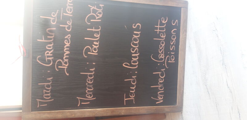 Voici le menu de la semaine, à partir de Mardi 6, et jusqu'à 19h 😊 pensez à réserver.
Bonne semaine 