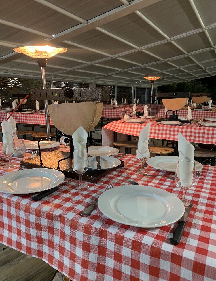 Soirée Savoyarde sur notre terrasse abritée.