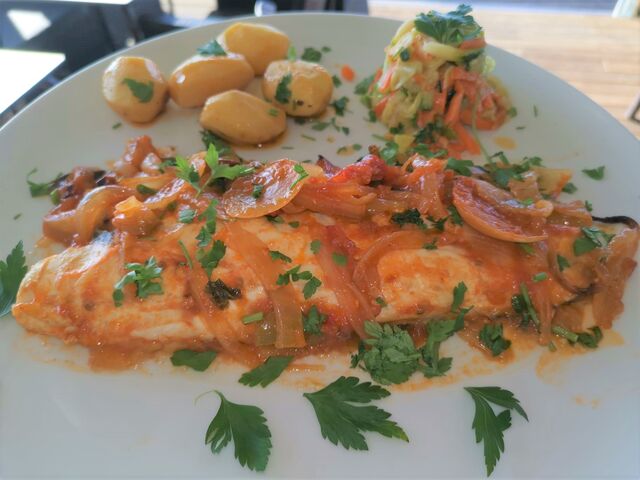 Lombo de Robalo assado
(com batata assada e legumes salteados)