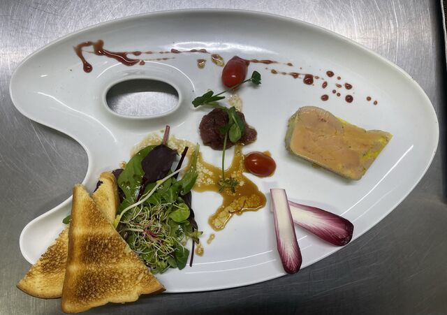 Foie Gras mi cuit, pommes et poires en Chutney 