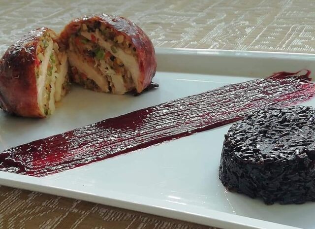 Galletto in porchetta con timballo di riso venere