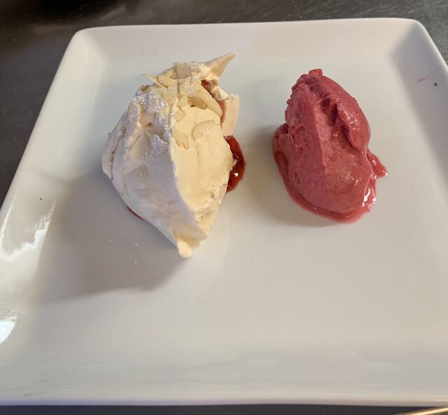 Pavlova aux fruits rouges 