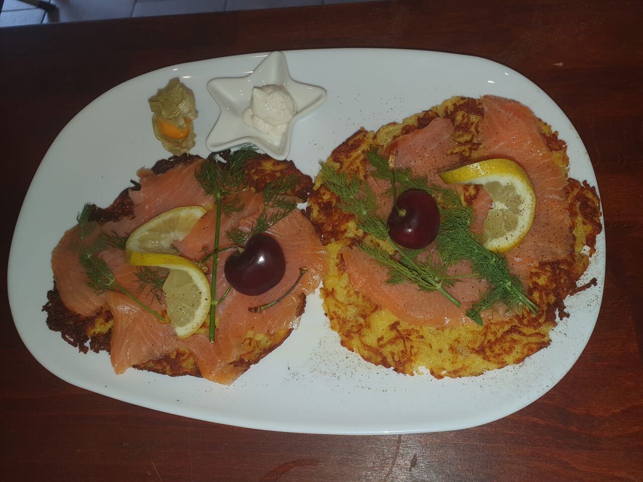 Frische Kartoffelrösti mit Lachs