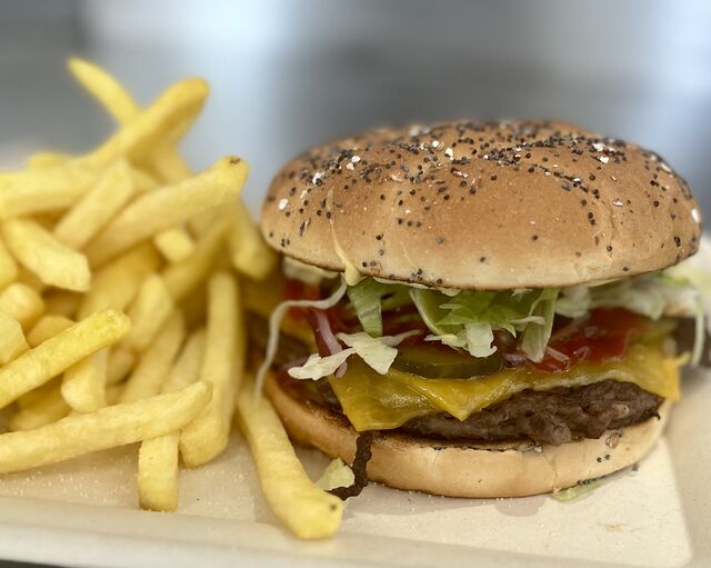 Cheese burger frites