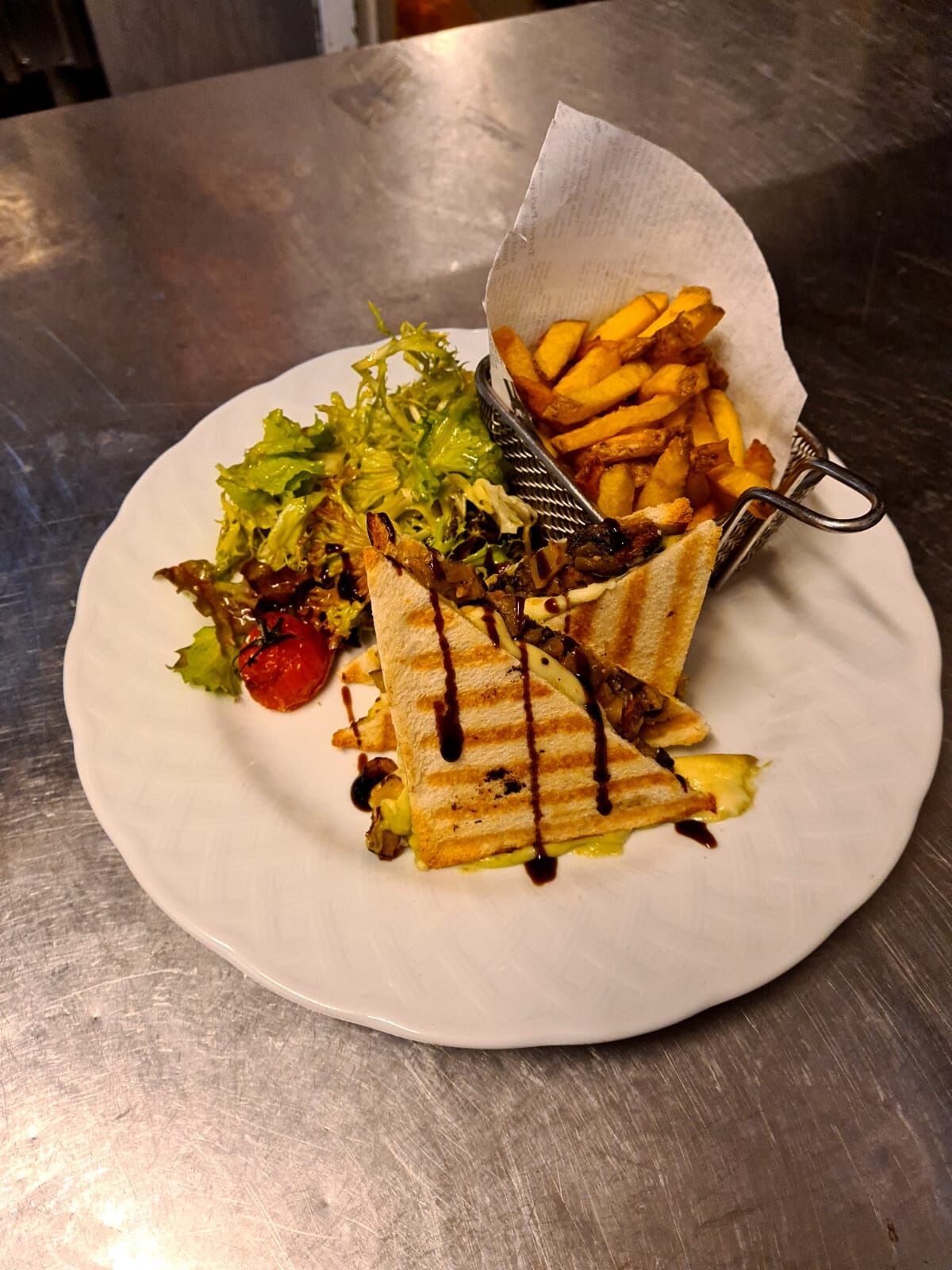 Croque monsieur légumes grillés tapenade et pesto