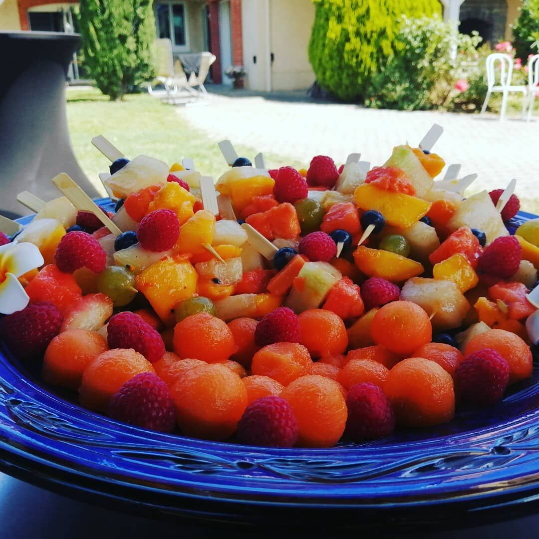 Brochettes de fruits frais