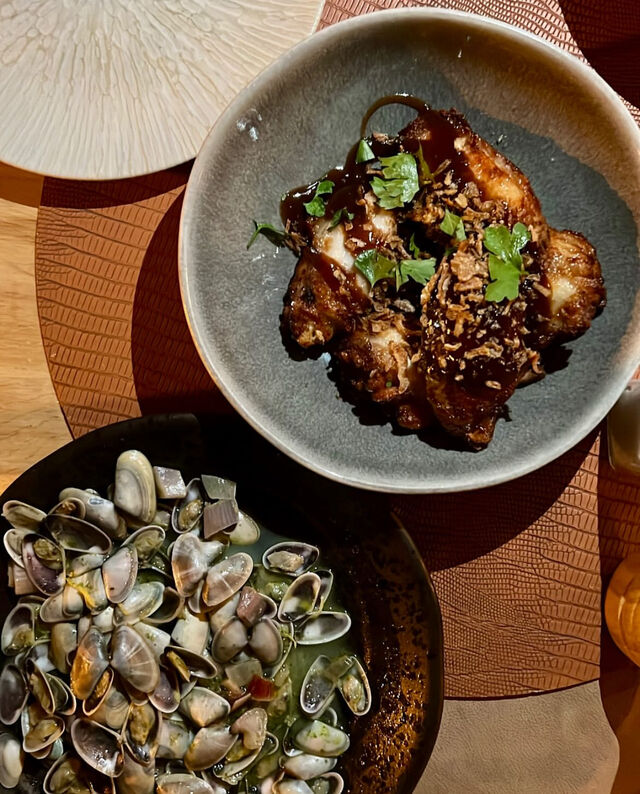 Tellinas mediterráneas y Alitas de pollo con salsa barbacoa / Mediterranean clams and Chicken wings with barbecue sauce