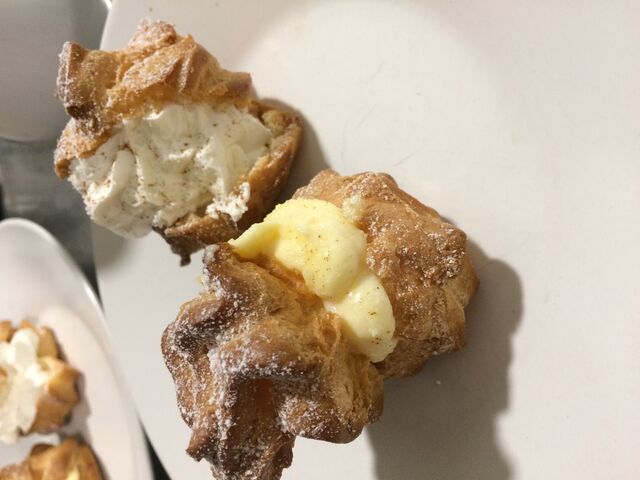 PROFITEROLES RELLENOS DE CREMA PASTELERA O TURRÓN BLANDO