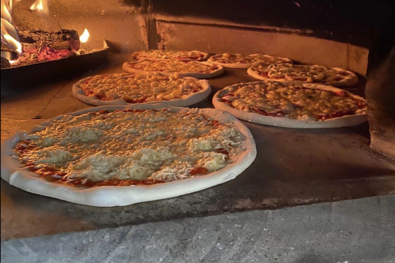 Hausgemacht im Steinofen!